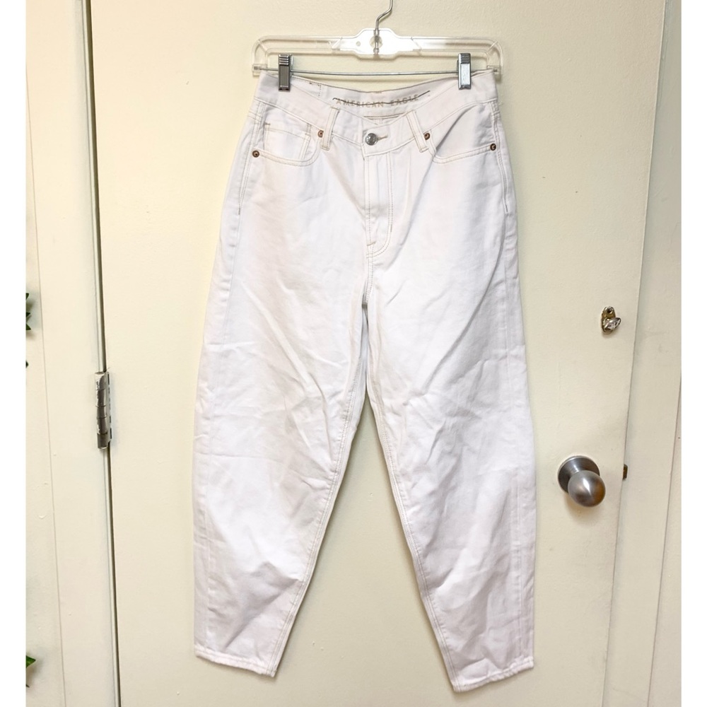 American Eagle White Mom Jeans